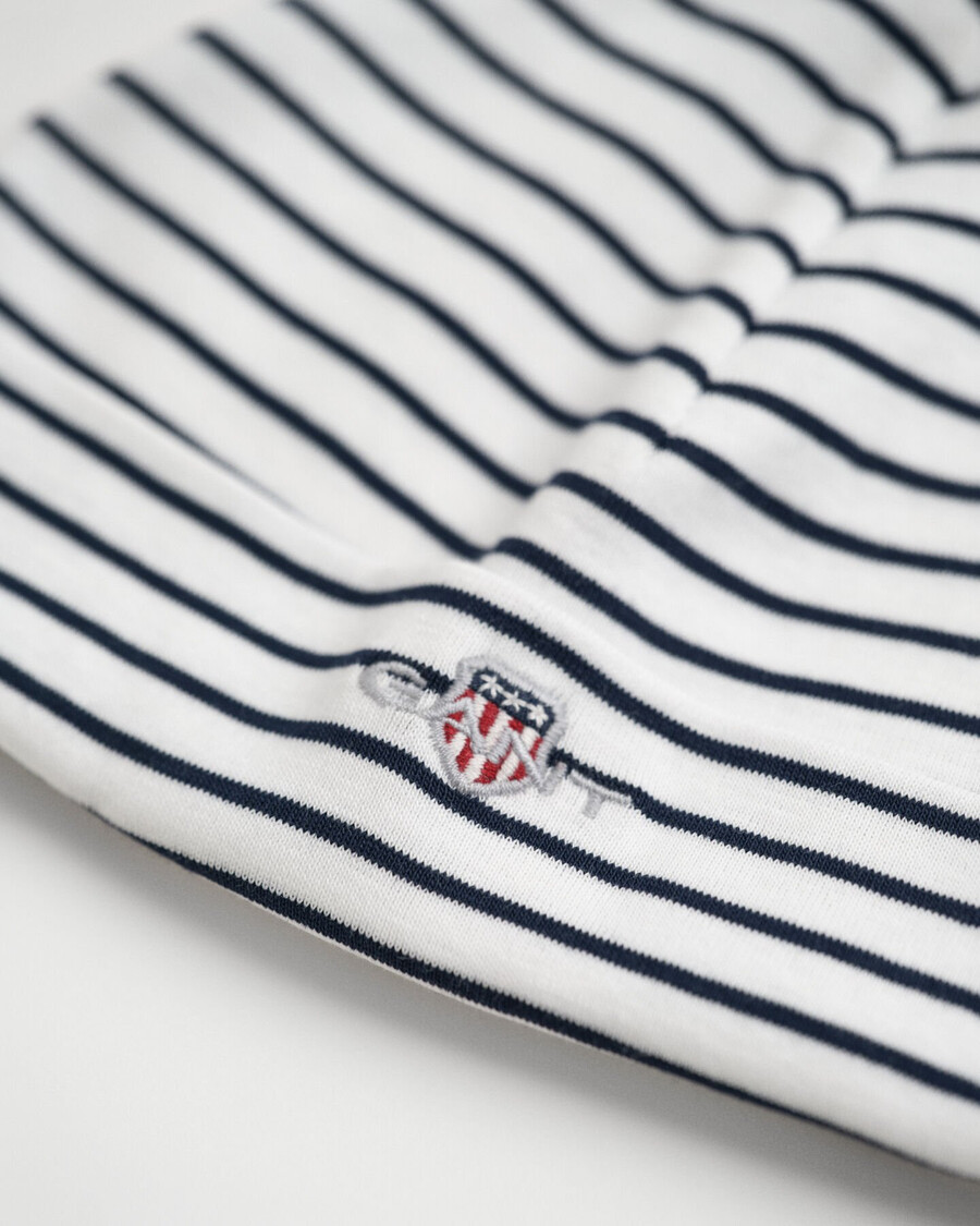 gorro infantil com estampa de escudo listrado - branco