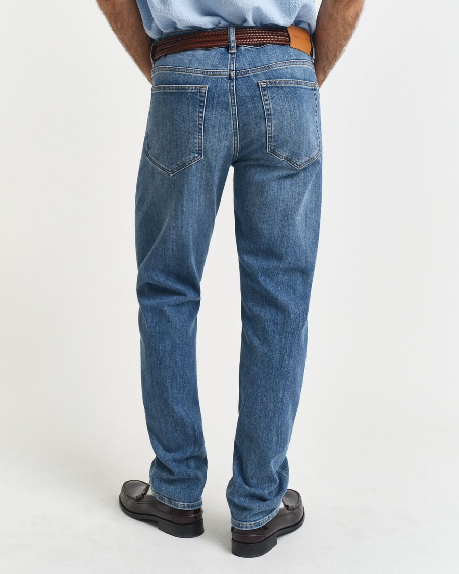 calça jeans de corte regular - azul médio com efeito desgastado