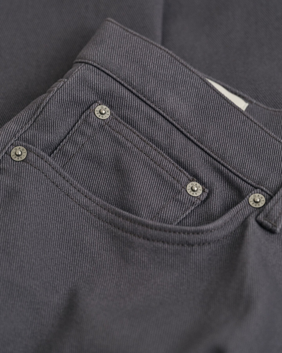 calça jeans slim fit em sarja macia - antracite