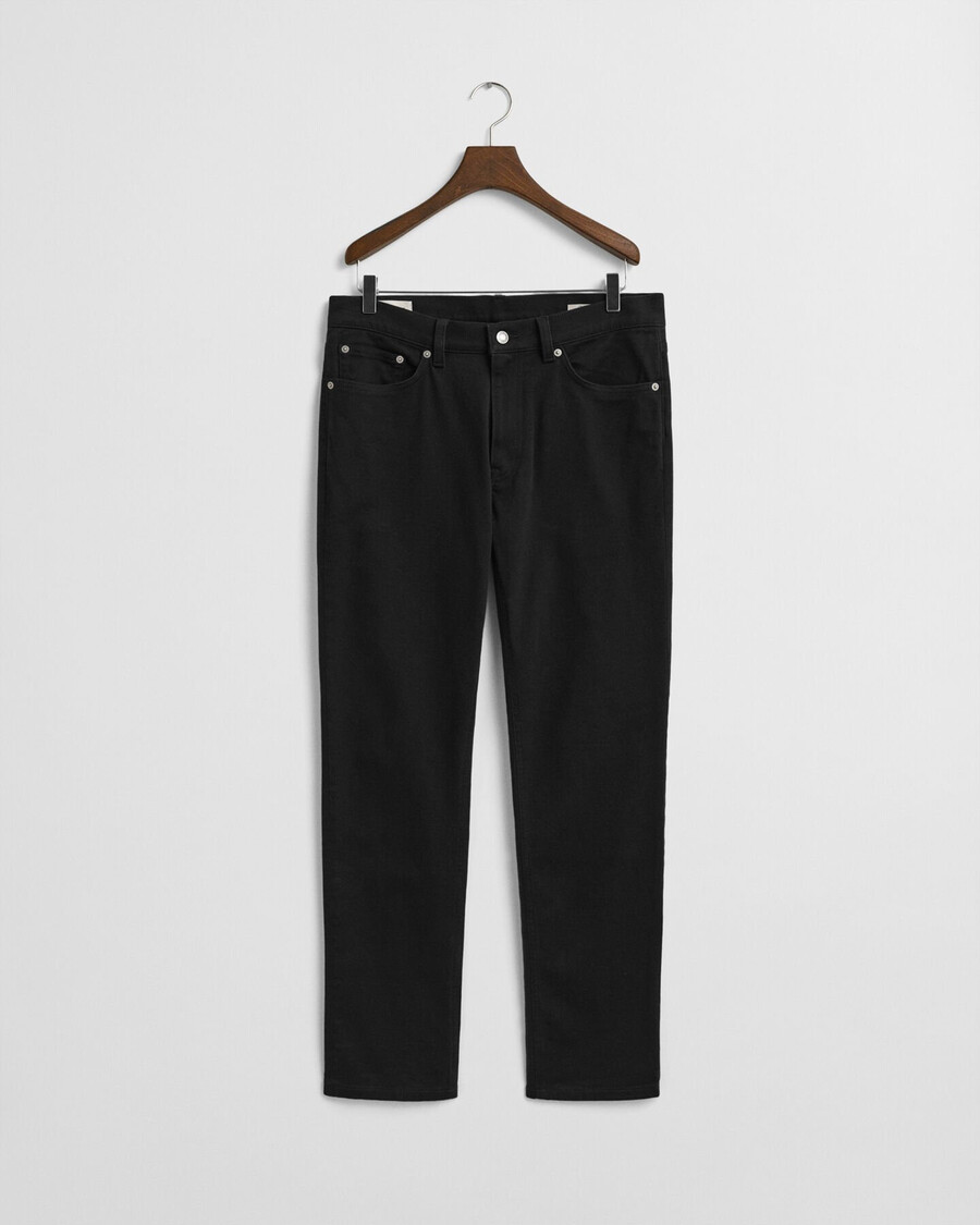 calça jeans de sarja macia com corte regular - preta