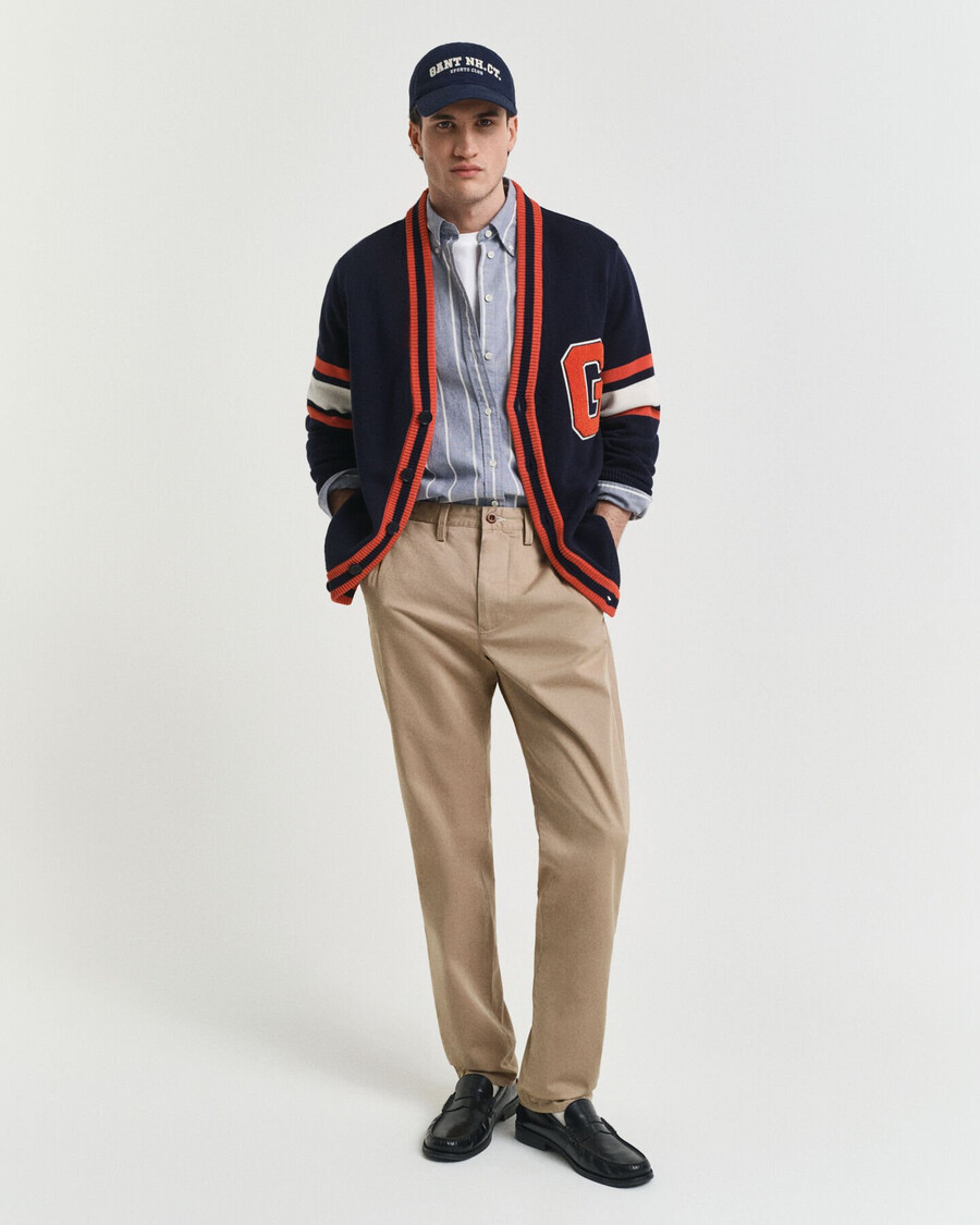 calça chino de sarja de corte regular - cáqui escuro