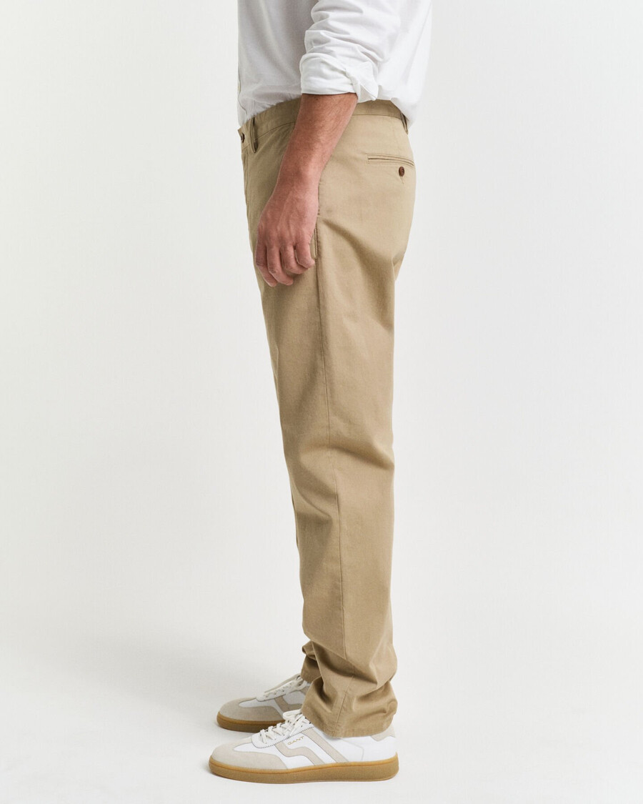 calça chino de sarja de corte regular - cáqui escuro