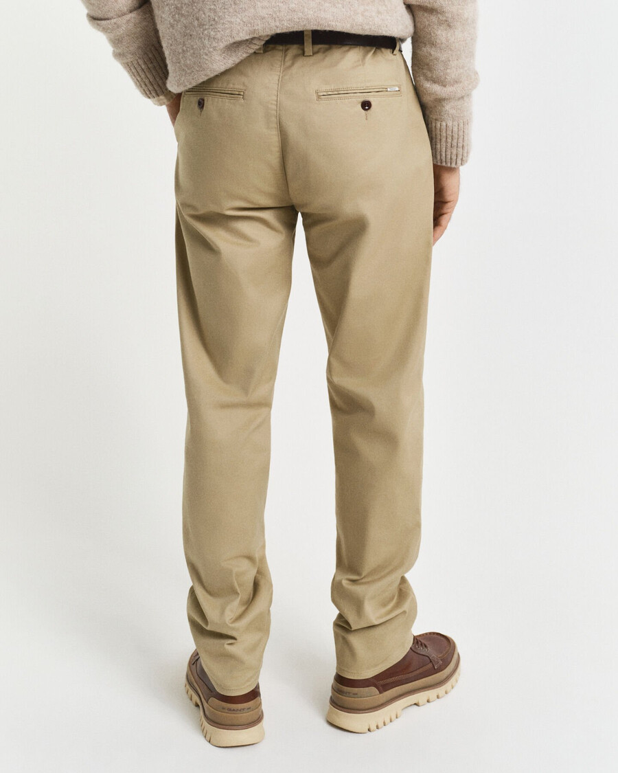 calça chino de corte regular - cáqui escuro