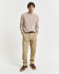 calça chino de corte regular - cáqui escuro
