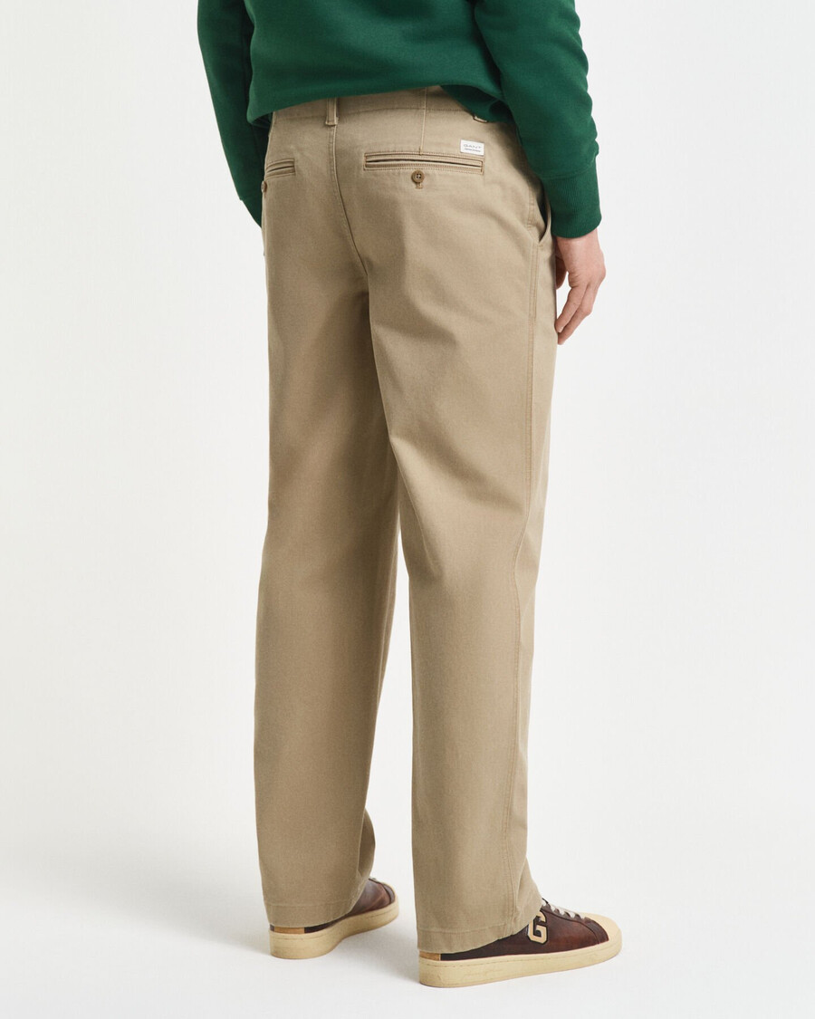 calça chino de sarja de algodão com modelagem relaxada - taupe claro