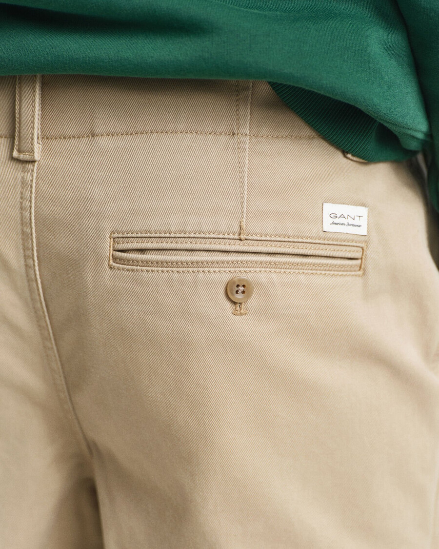 calça chino de sarja de algodão com modelagem relaxada - taupe claro