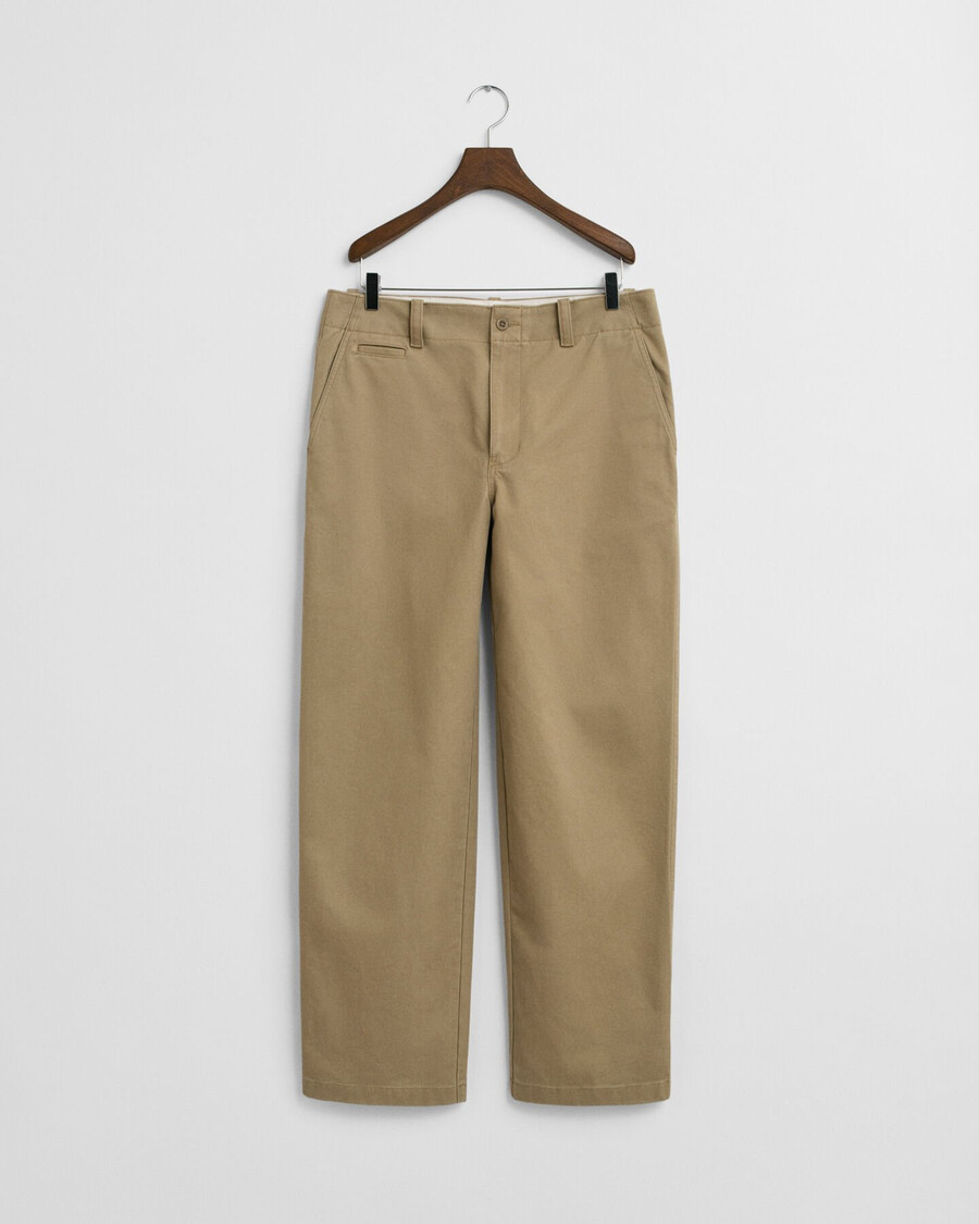 calça chino de sarja de algodão com modelagem relaxada - taupe claro