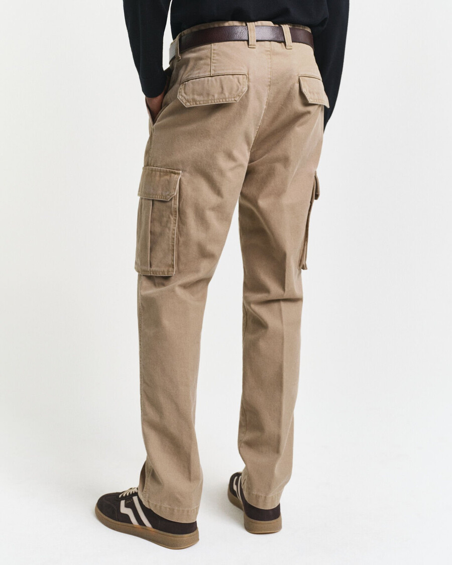calça cargo de sarja de algodão com corte regular - taupe claro