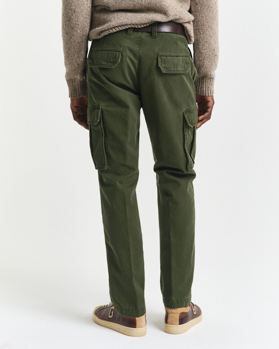calça cargo de sarja de algodão com corte regular - verde campestre