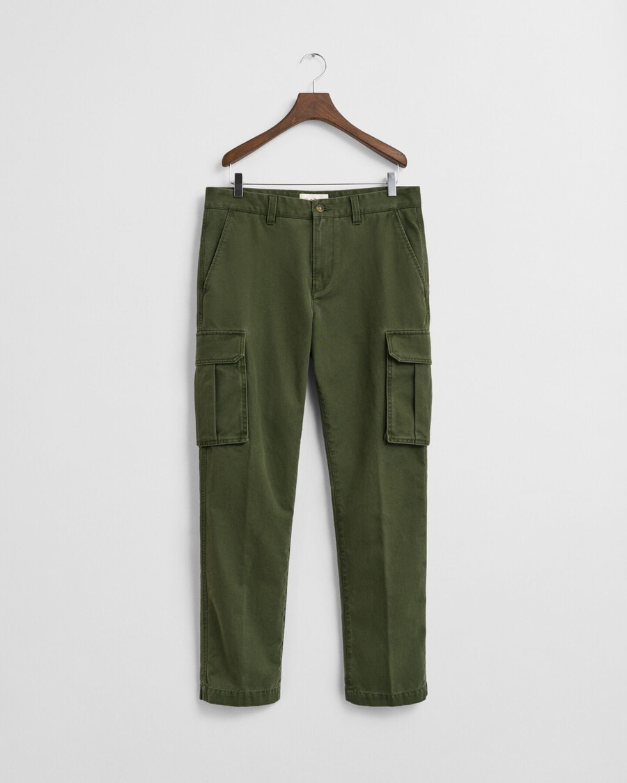 calça cargo de sarja de algodão com corte regular - verde campestre