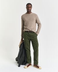 calça cargo de sarja de algodão com corte regular - verde campestre
