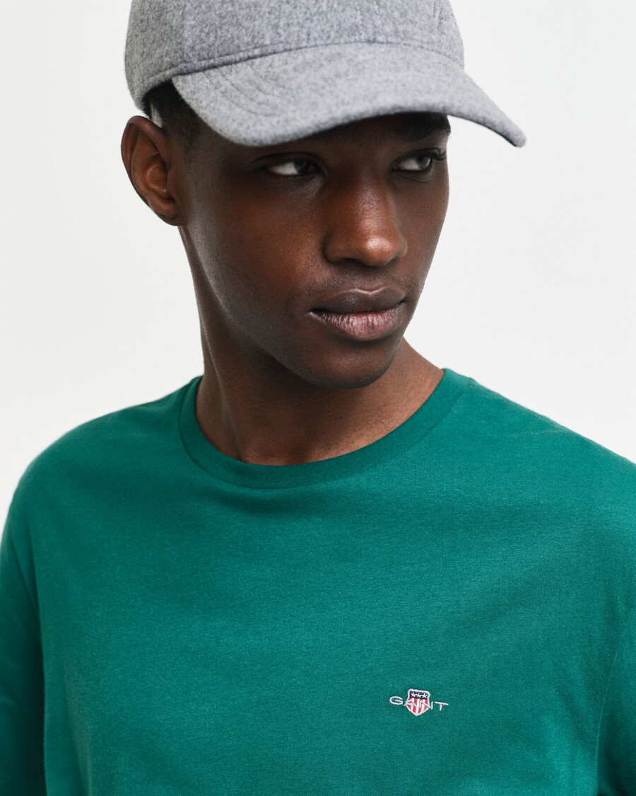camiseta shield de corte regular - verde floresta escuro