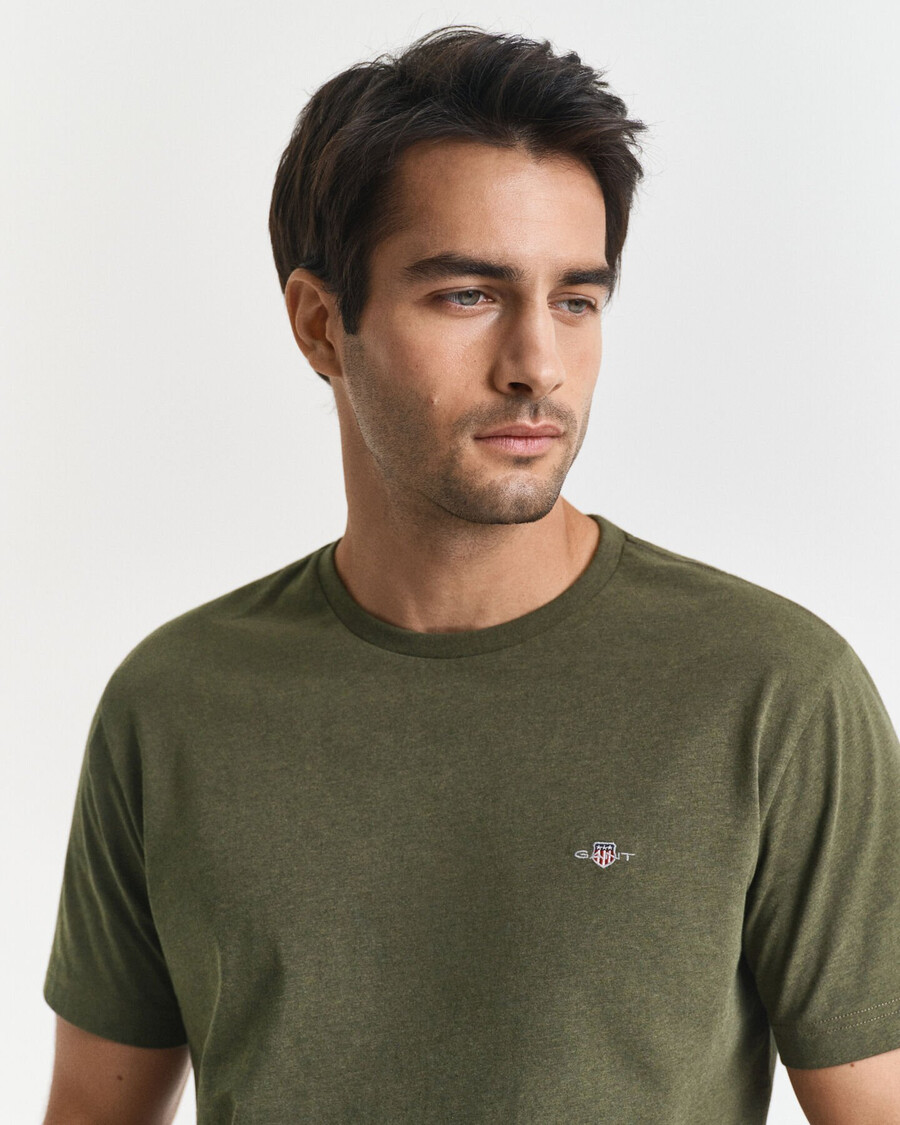 camiseta shield de corte regular - verde cáqui mesclado