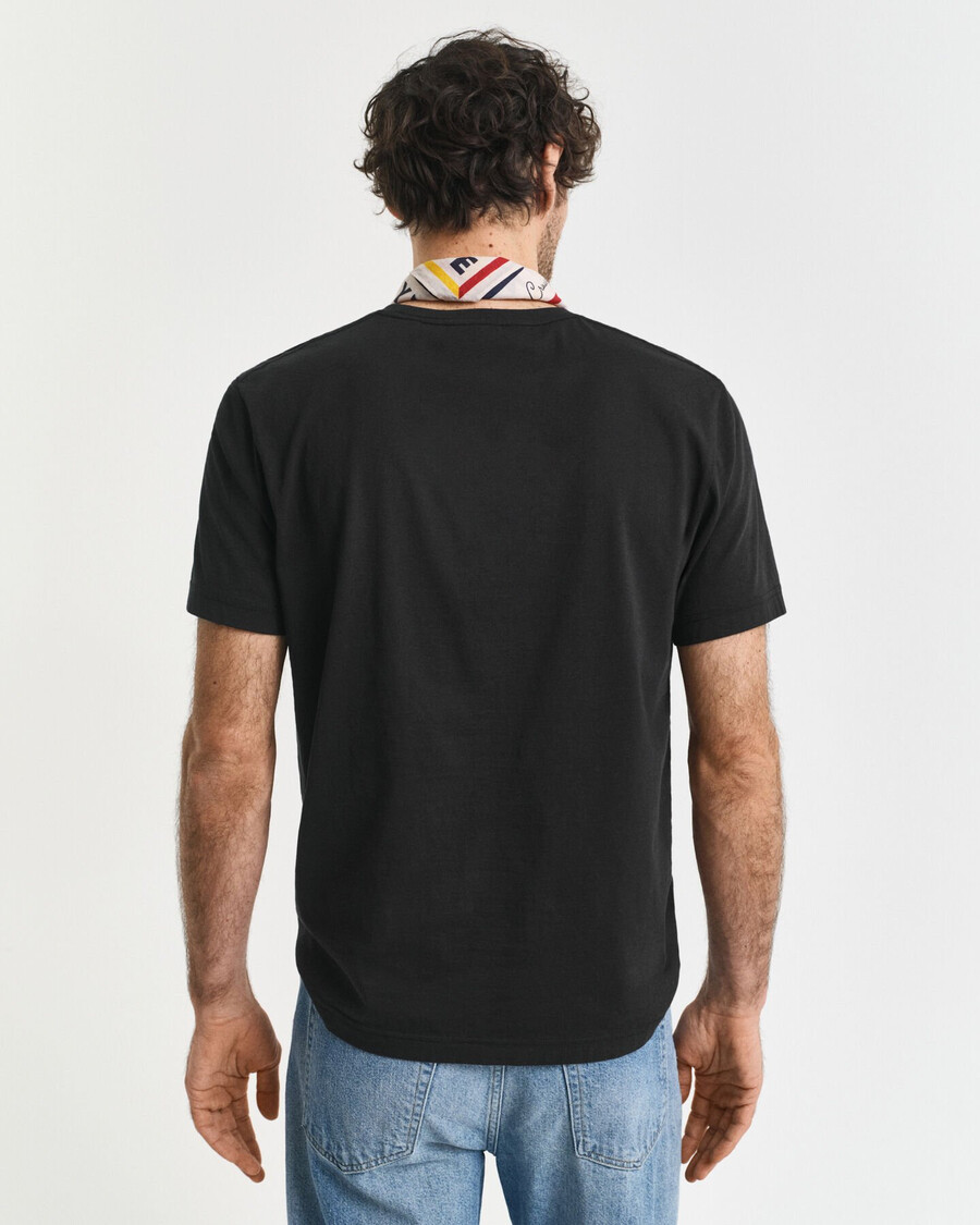 camiseta shield de corte regular - preta