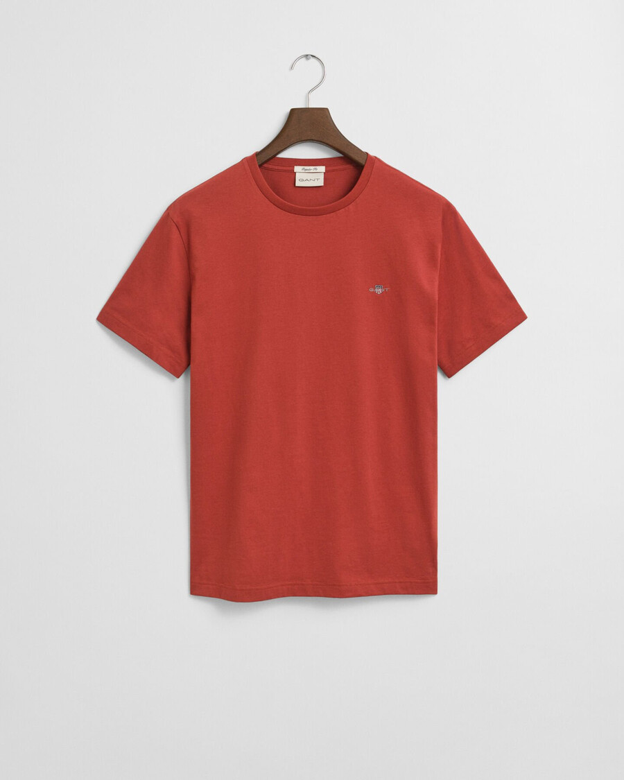 camiseta shield de corte regular - ferrugem moderna