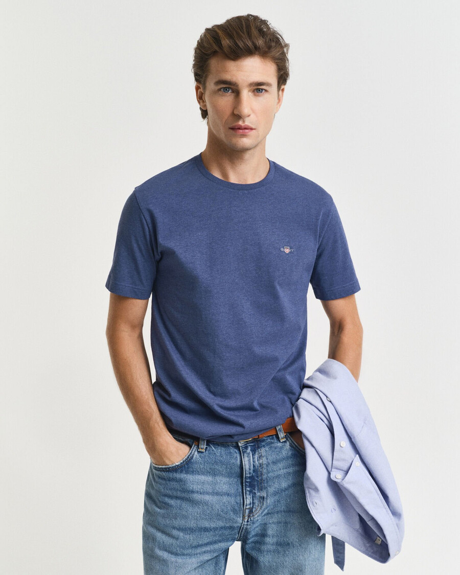 camiseta shield de corte regular - jeans escuro mesclado