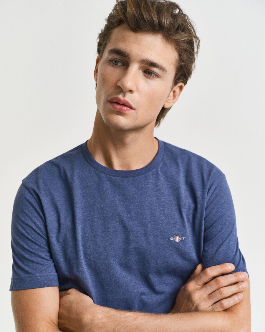 camiseta shield de corte regular - jeans escuro mesclado
