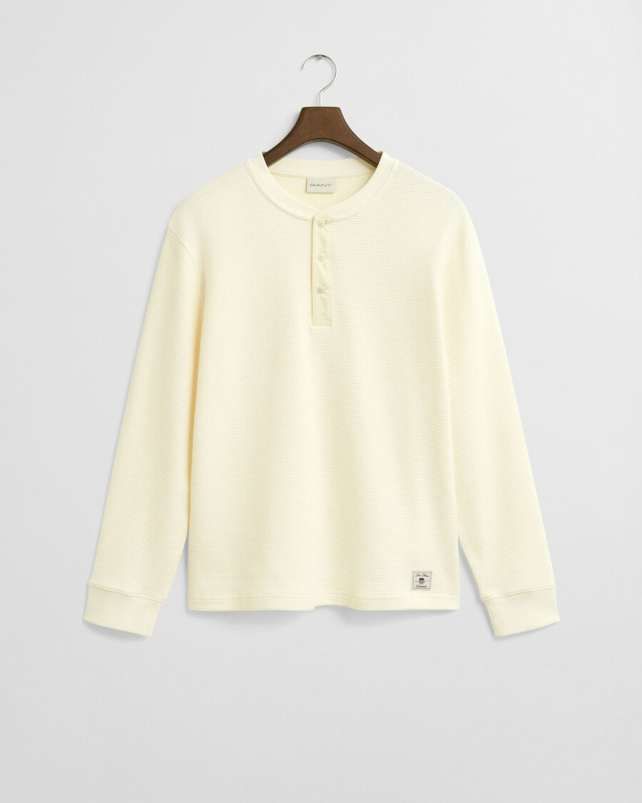 camiseta henley de manga comprida com textura waffle - creme