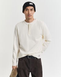 camiseta henley de manga comprida com textura waffle - creme