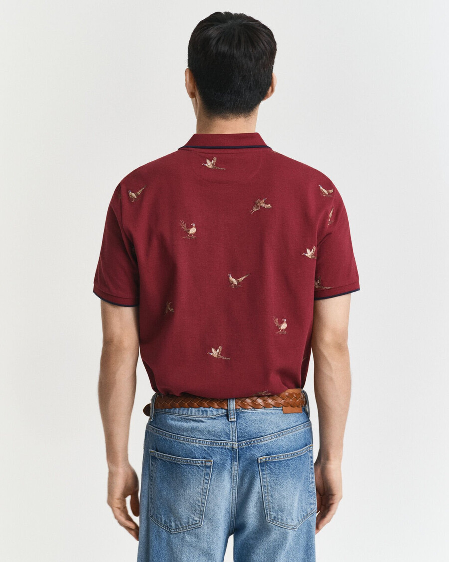 camisa polo bordada - vermelha com detalhes em relevo