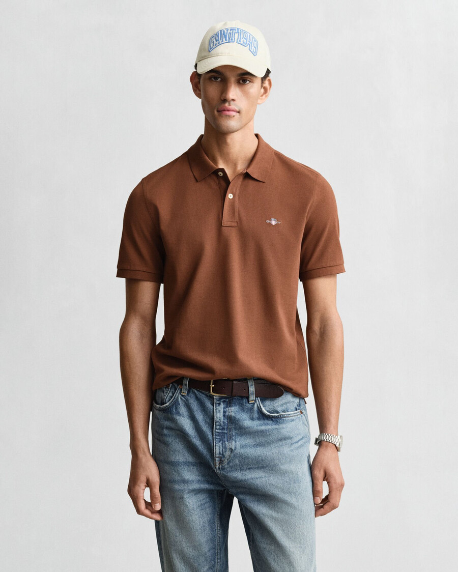 camisa polo shield piqué de corte regular - marrom mogno