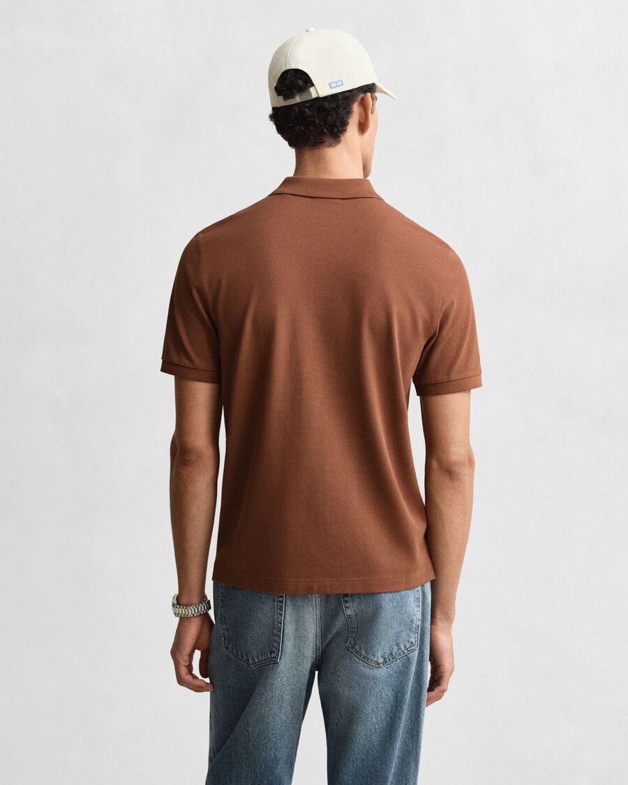 camisa polo shield piqué de corte regular - marrom mogno