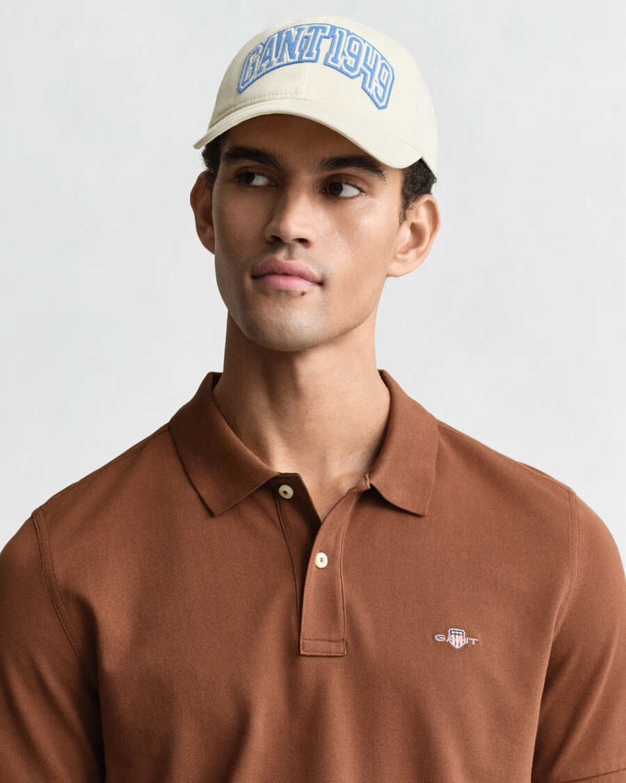 camisa polo shield piqué de corte regular - marrom mogno