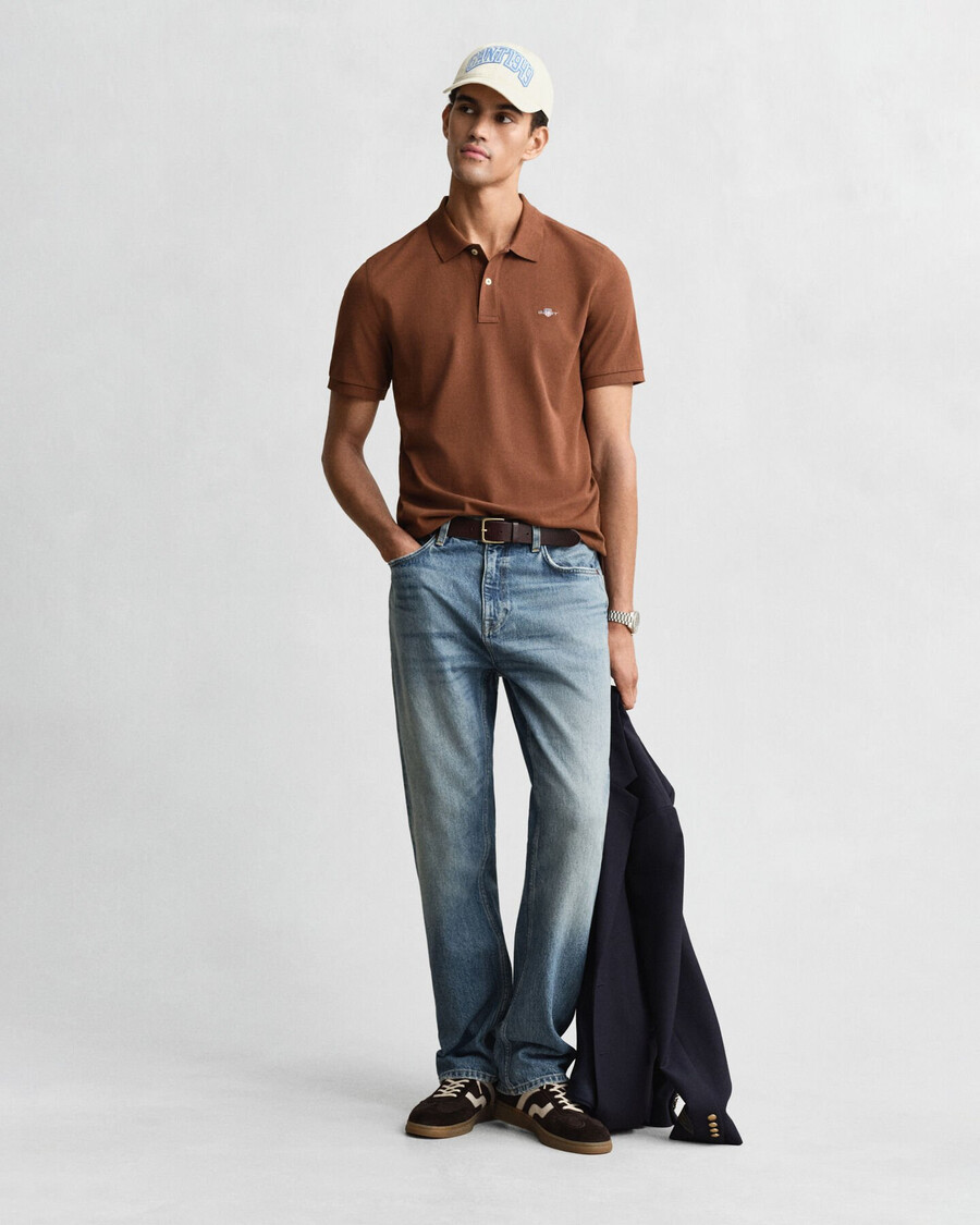 camisa polo shield piqué de corte regular - marrom mogno
