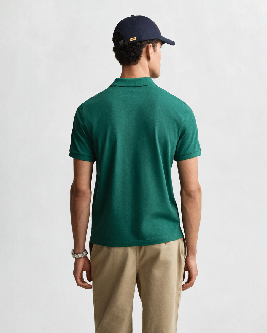 camisa polo shield piqué de corte regular - verde floresta escuro