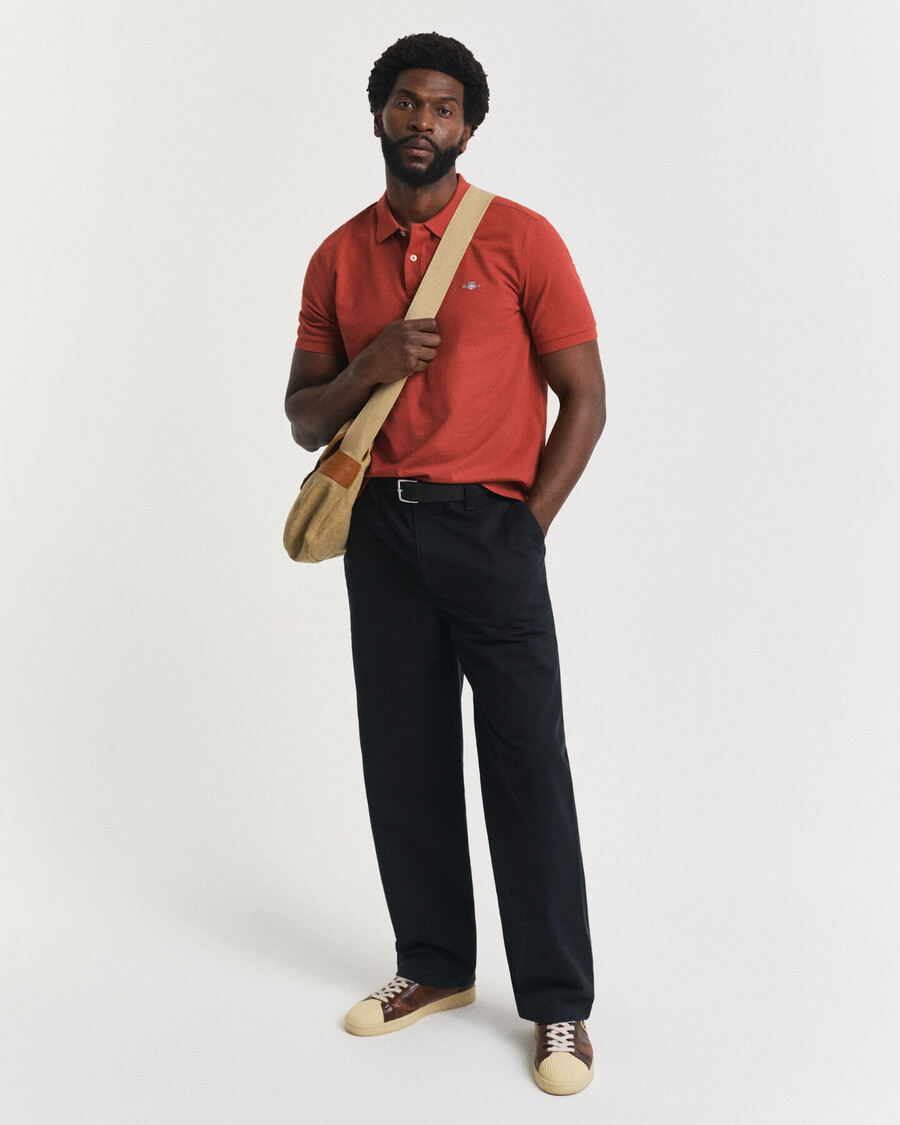 camisa polo shield piqué de corte regular - ferrugem moderna