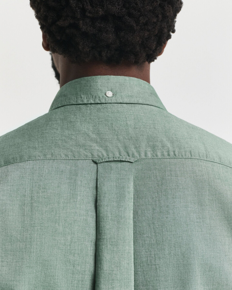camisa clássica de popeline com corte regular - verde floresta
