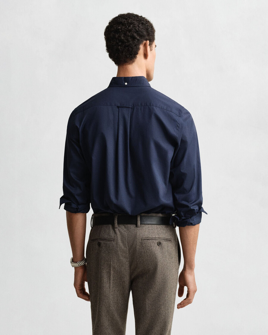 camisa clássica de popeline com corte regular - azul marinho