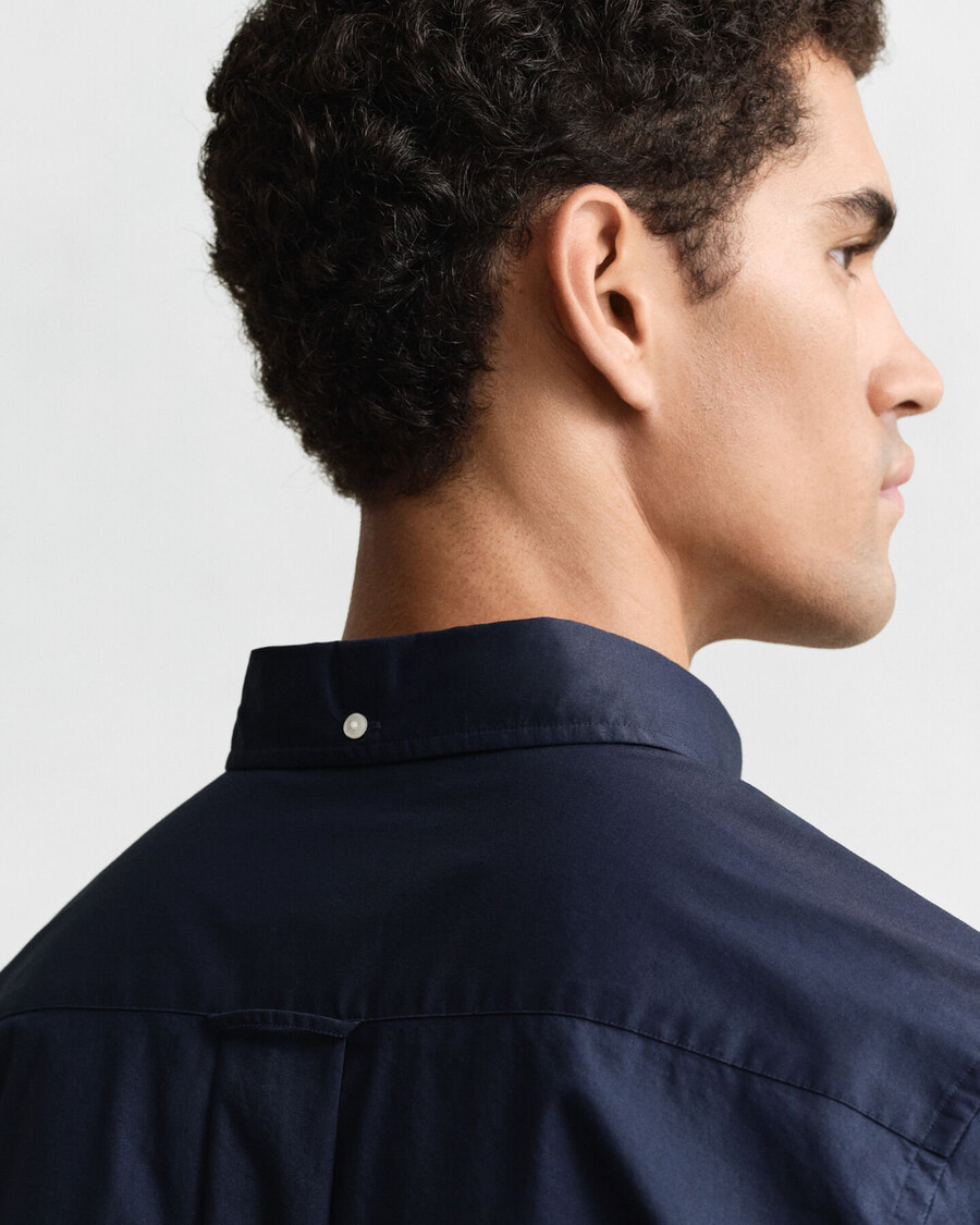 camisa clássica de popeline com corte regular - azul marinho