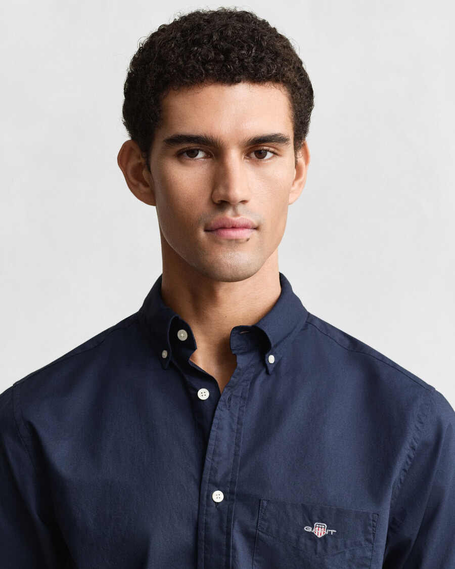 camisa clássica de popeline com corte regular - azul marinho