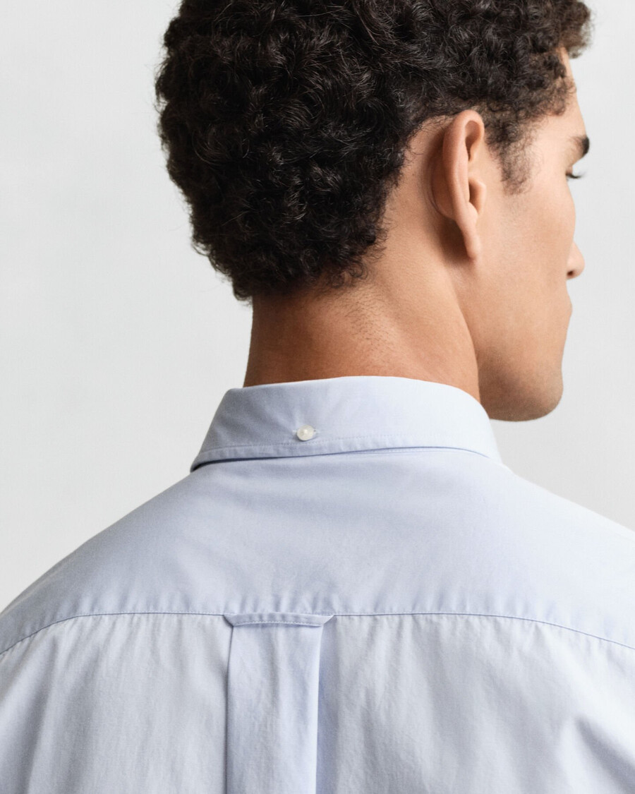 camisa clássica de popeline com modelagem regular - azul claro