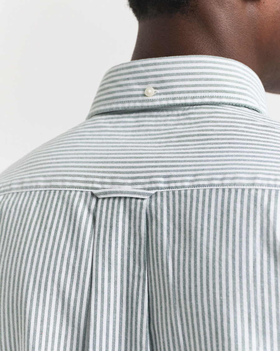 camisa oxford clássica com riscas brancas e corte regular - verde floresta