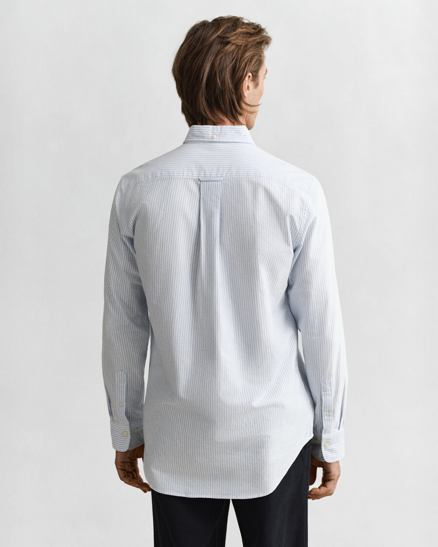 camisa oxford clássica com riscas brancas e corte regular - azul claro