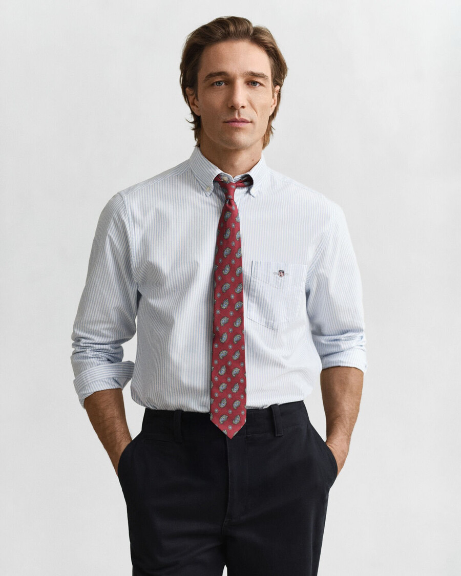 camisa oxford clássica com riscas brancas e corte regular - azul claro