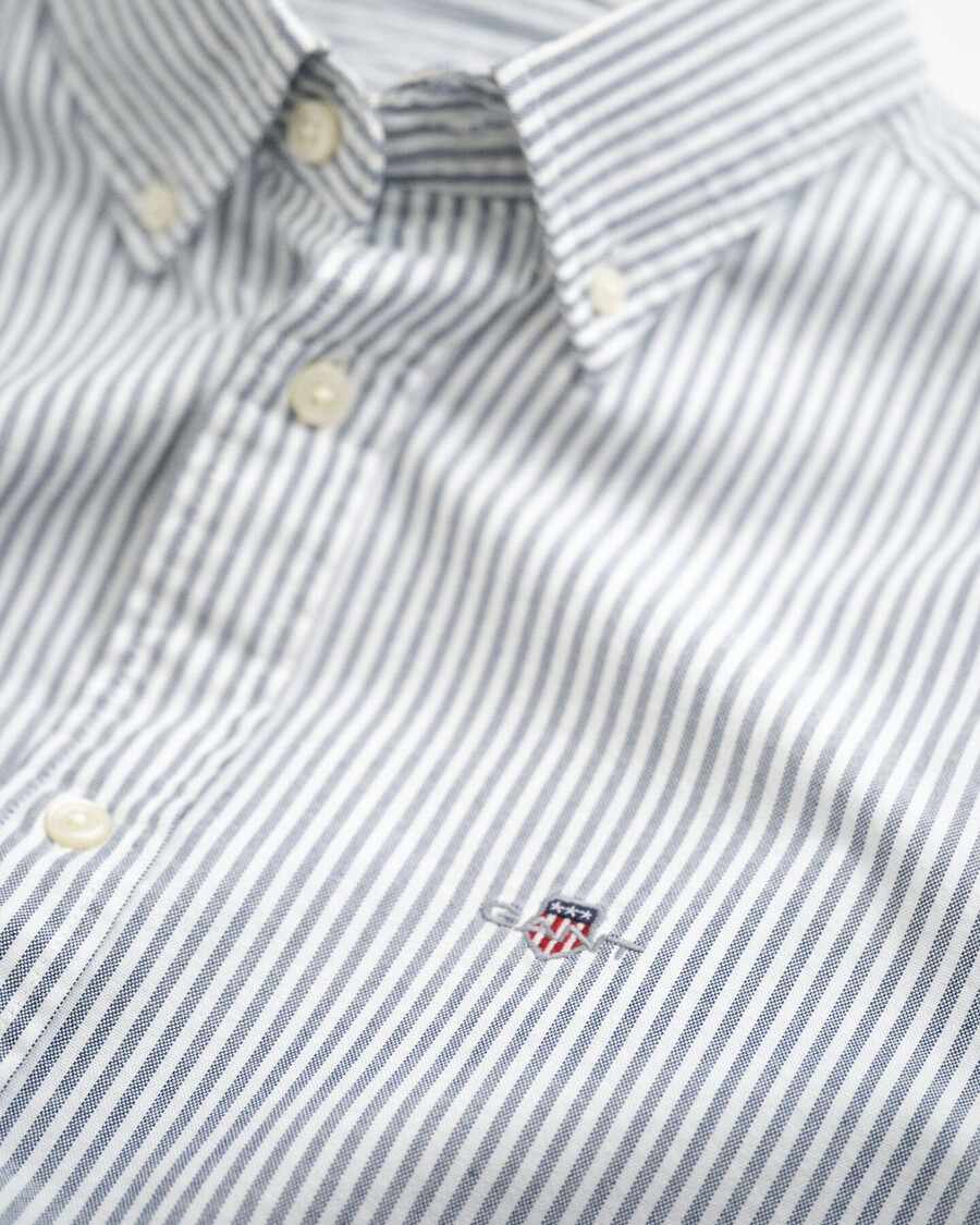 camisa oxford clássica slim fit com riscas brancas - azul persa
