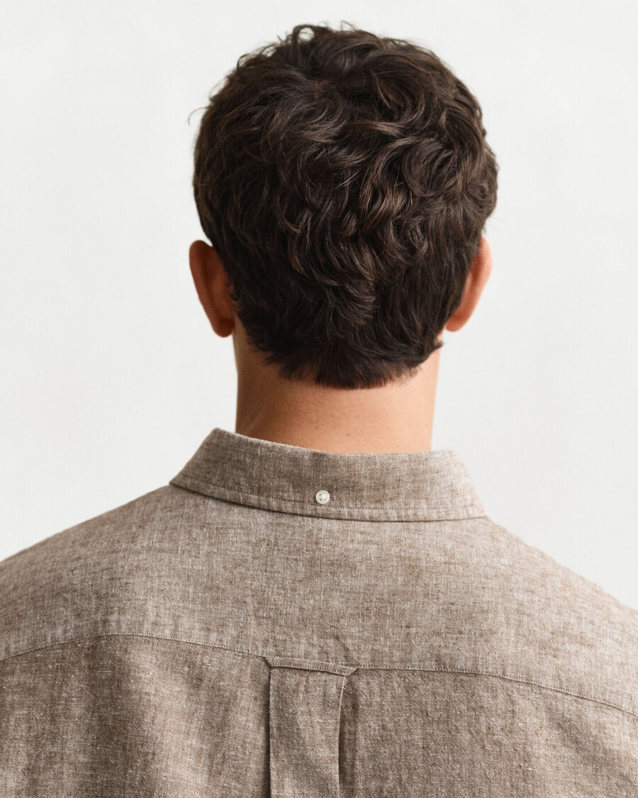 camisa de algodão e linho de corte regular - marrom mogno