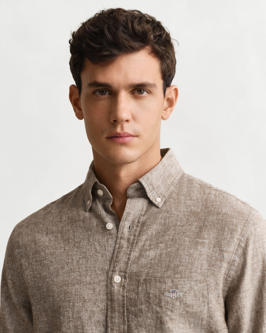 camisa de algodão e linho de corte regular - marrom mogno