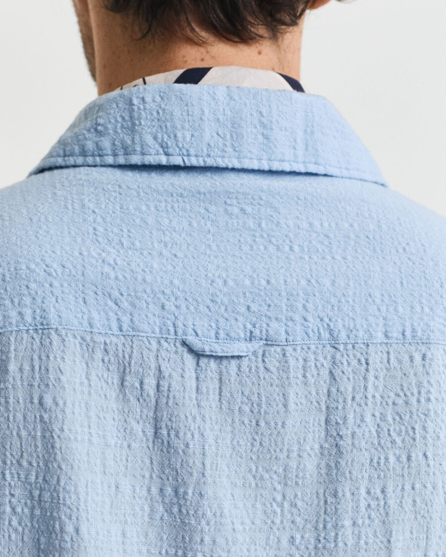 camisa de manga curta texturizada com modelagem relaxada - azul capri