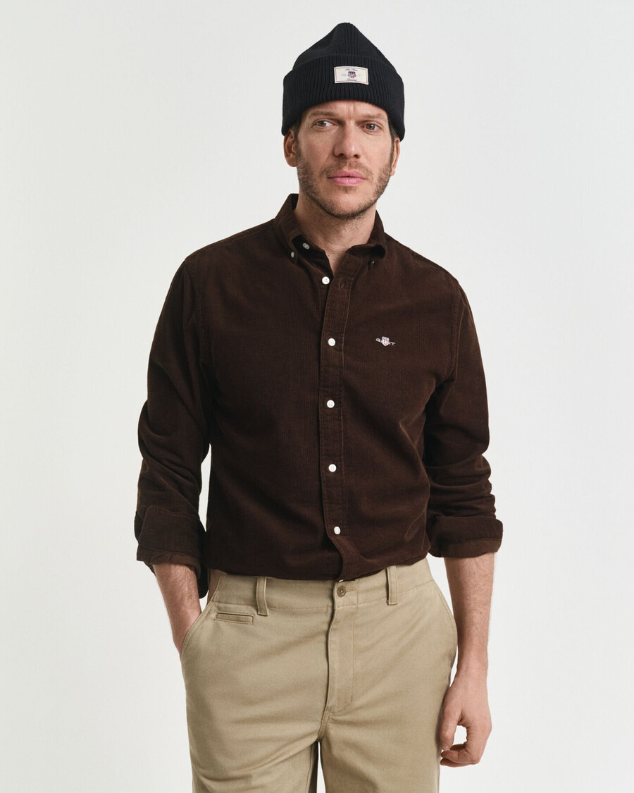camisa de veludo cotelê de algodão com modelagem regular - marrom intenso