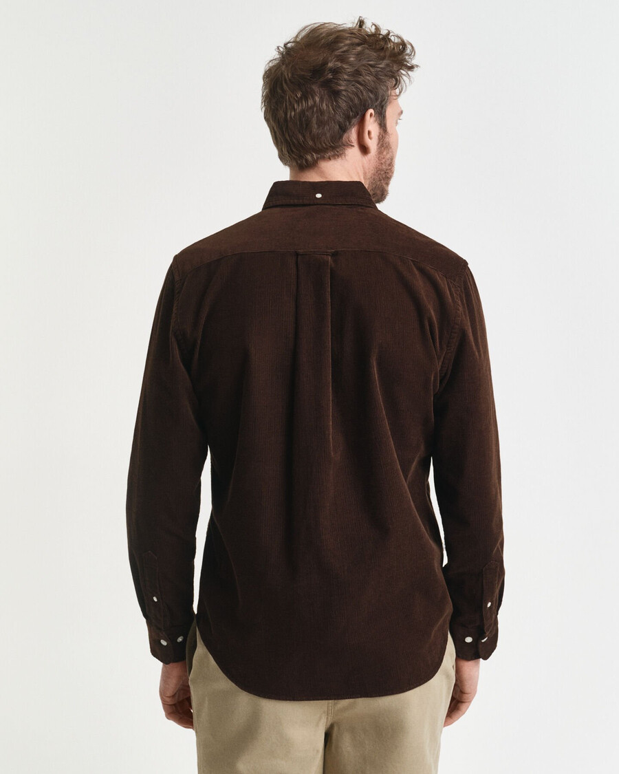 camisa de veludo cotelê de algodão com modelagem regular - marrom intenso