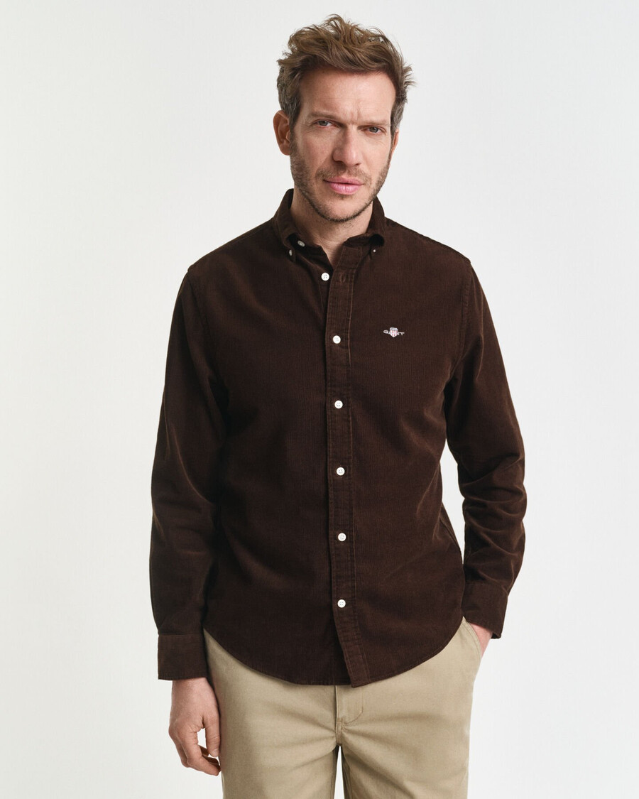 camisa de veludo cotelê de algodão com modelagem regular - marrom intenso