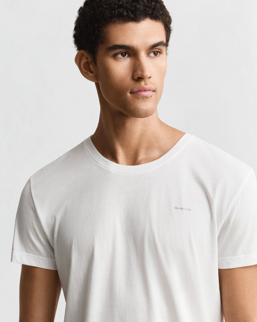 pacote com 2 camisetas de gola redonda - brancas