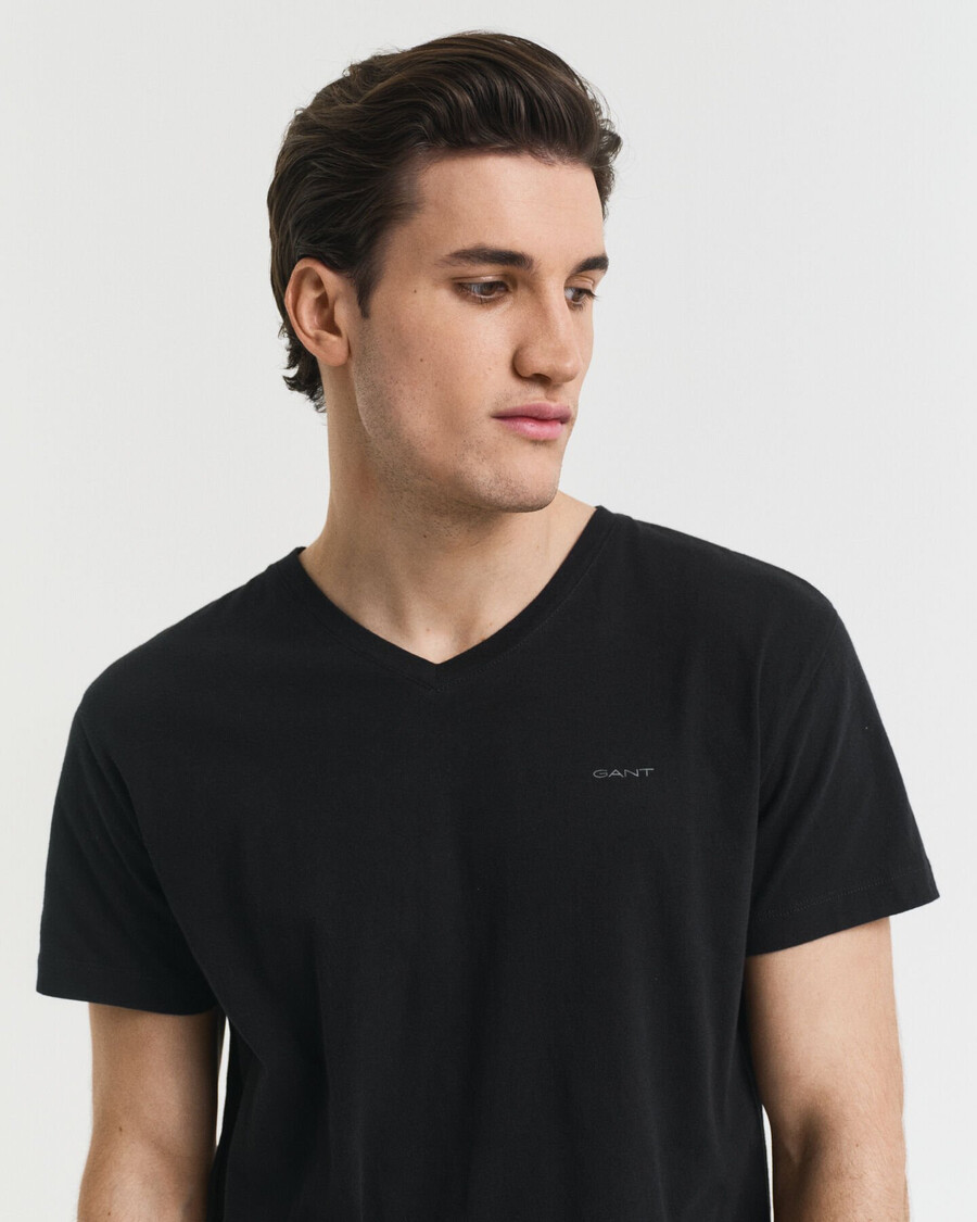 conjunto com 2 camisetas de gola v - pretobranco