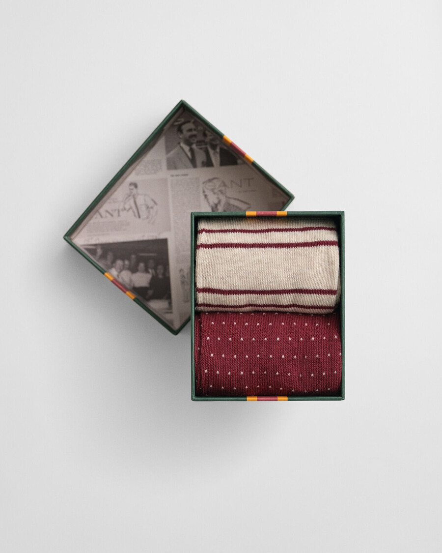 caixa de presente com 2 pares de meias listradas e com bolinhas pequenas - plumped red