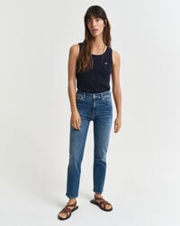 calça jeans cropped slim fit - azul médio com efeito desgastado