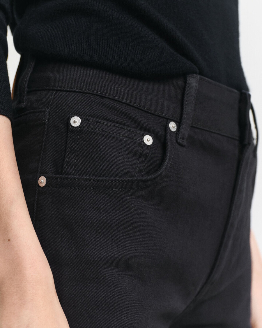 calça jeans preta flare slim fit - preta